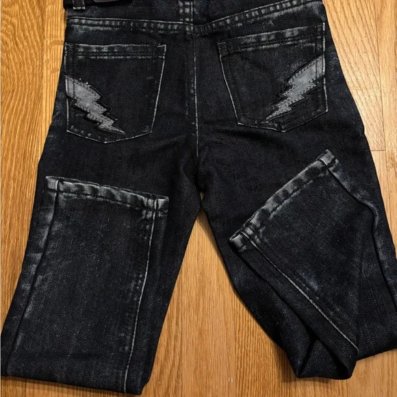 NWT Boys Stylish Black Jeans with Belt. Size 6 - Picture 2 of 2